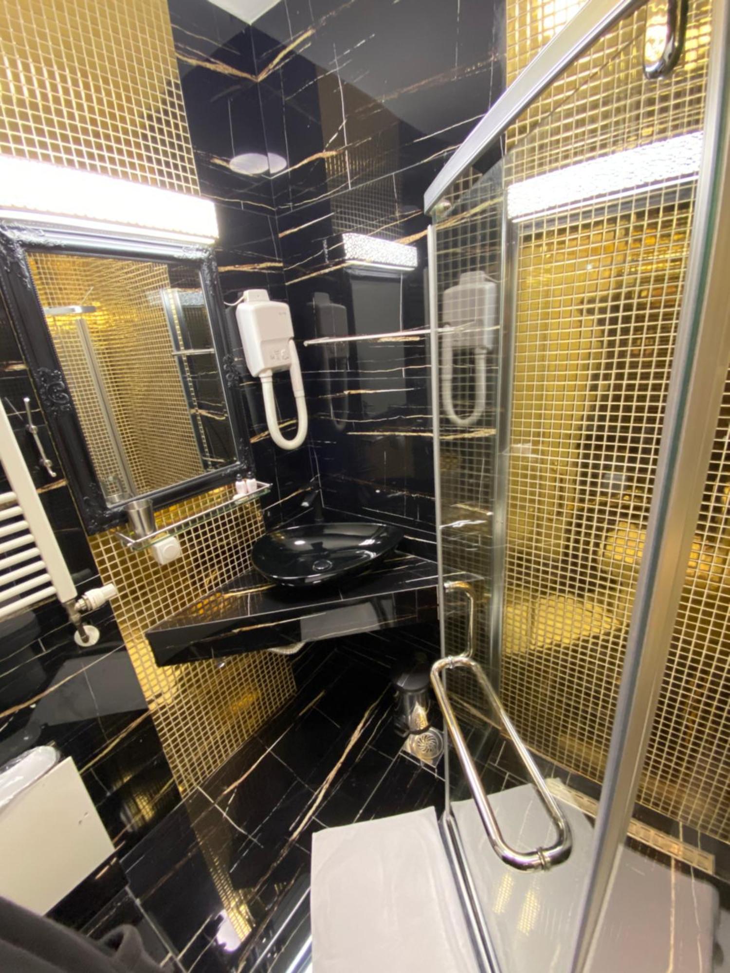 Hotel Pejton Приштина Екстер'єр фото