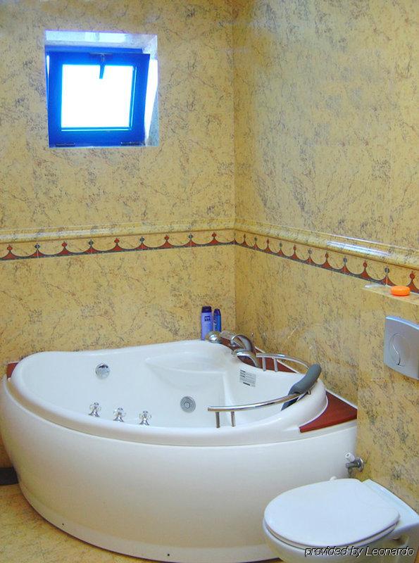 Hotel Pejton Приштина Екстер'єр фото