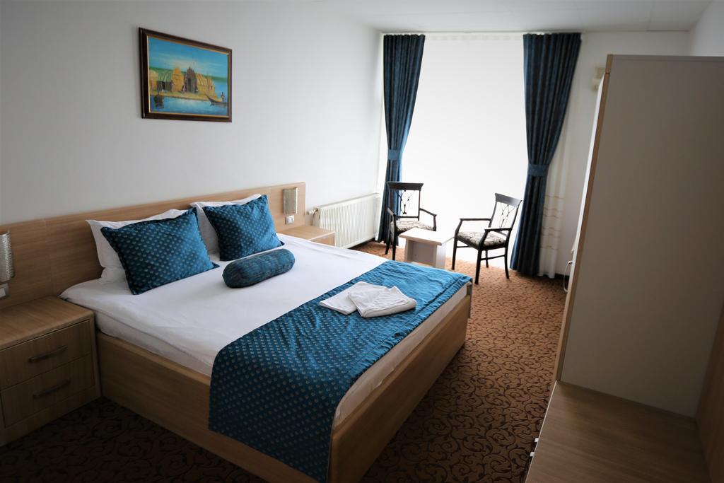 Hotel Pejton Приштина Екстер'єр фото