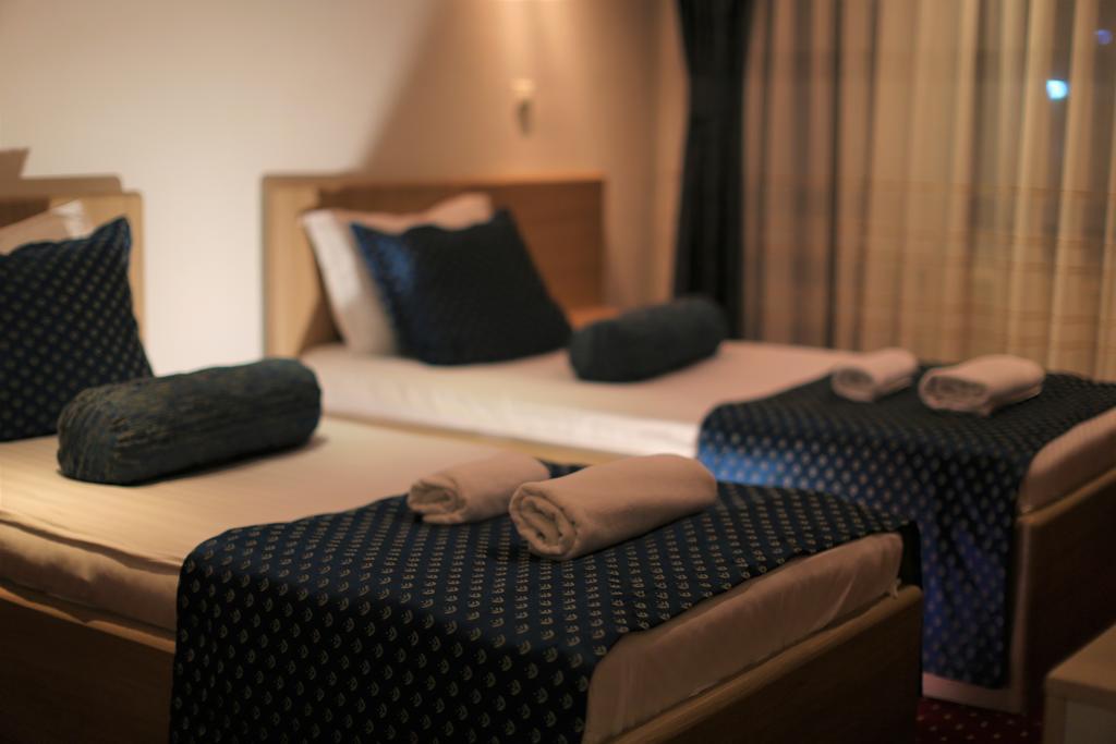 Hotel Pejton Приштина Екстер'єр фото