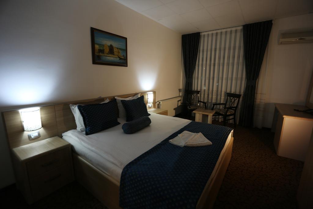 Hotel Pejton Приштина Екстер'єр фото