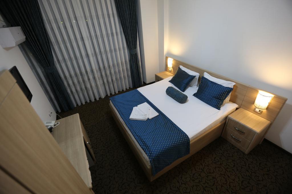 Hotel Pejton Приштина Екстер'єр фото