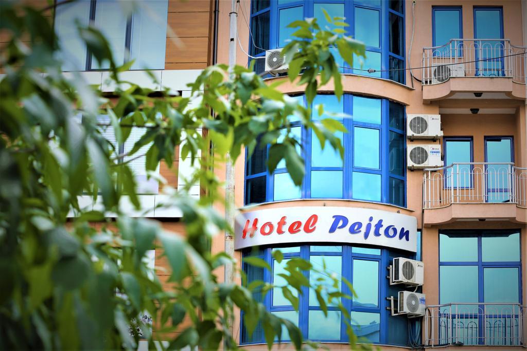 Hotel Pejton Приштина Екстер'єр фото