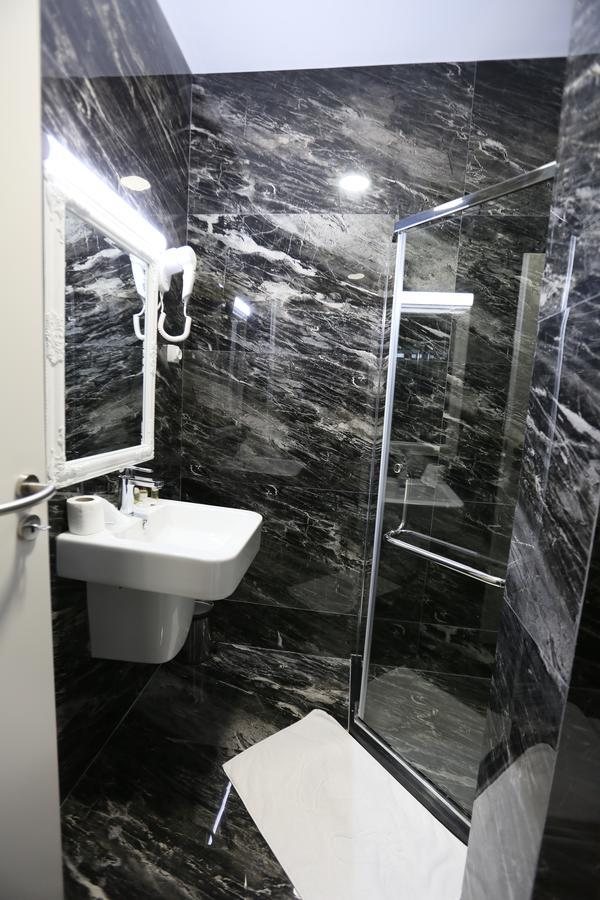 Hotel Pejton Приштина Екстер'єр фото