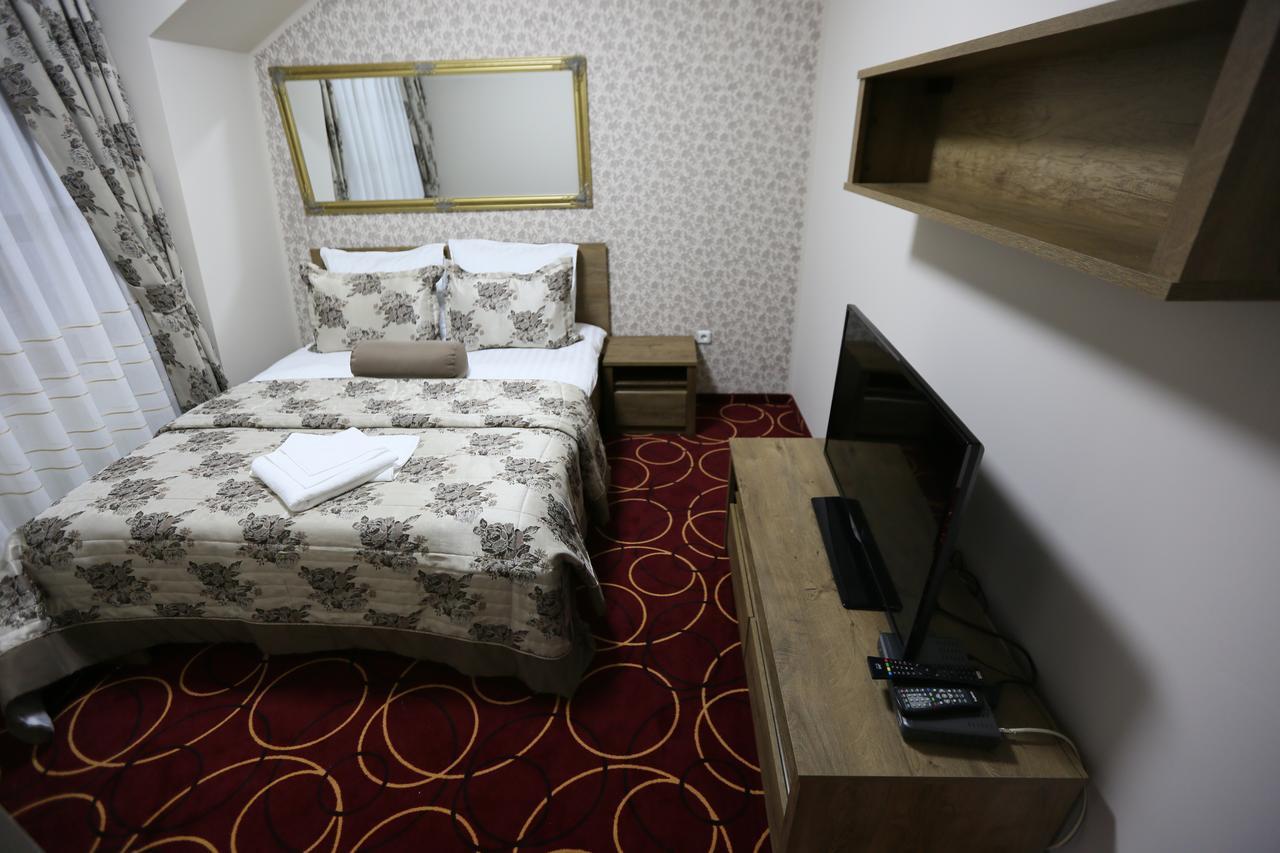 Hotel Pejton Приштина Екстер'єр фото