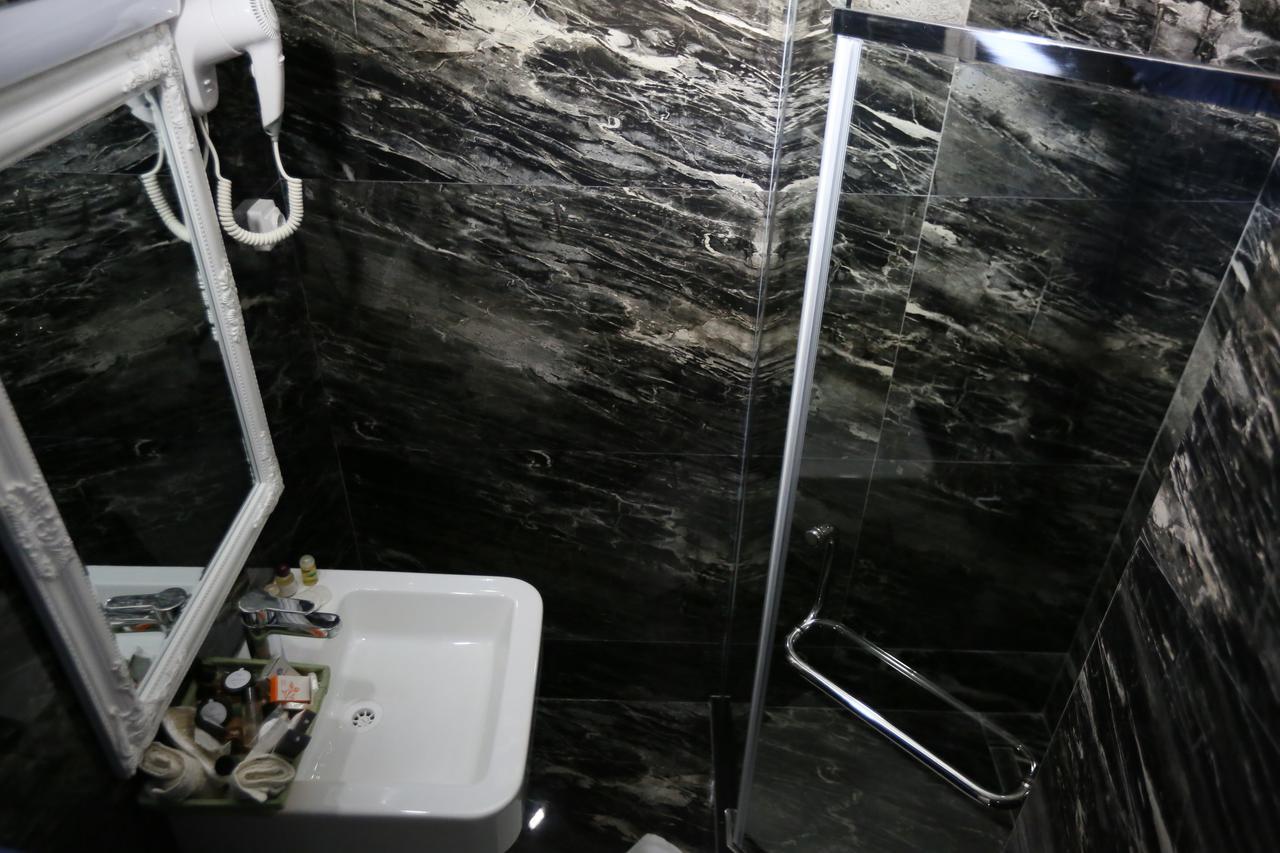 Hotel Pejton Приштина Екстер'єр фото