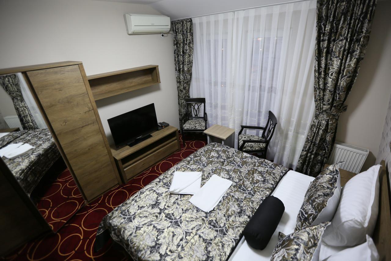 Hotel Pejton Приштина Екстер'єр фото